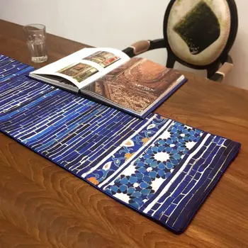 Camino de mesa con diseño de mosaico 
Camino de mesa con diseño de mosaico