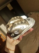 Zapatos con estampado de corazón de amor para bebé, zapatos de cuna de cuero PU dorado para primeros pasos, con ribete de fondo suave, mocasines para bebé recién nacido