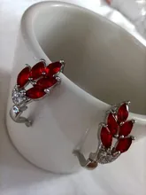 Pendientes de tuerca inusuales para mujer, joyería coreana, regalo de San Valentín, bisutería de Color rojo y plateado, pendientes de precio de fábrica, 1 par