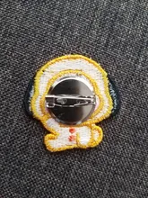 Nueva Kpop coreano Bangtan niños de dibujos animados Koala tela broches para las mujeres de arte vestidos de ropa con gorro decorar Pin 3,3 CM