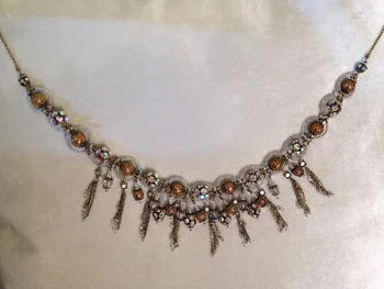 Peary necklace
Peary necklace