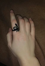 Nuevo superventas serpiente anillo de apertura de aleación de Zinc negro Animal de moda de anillo de los hombres y las mujeres las manos decoradas joyería regalos