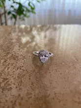 Huitan gran oferta diseño de gota de agua las mujeres anillo de Micro pavimentado de circón de cristal elegante vestido de novia joyería de compromiso anillo para amante