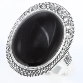 Silver ring with marcasite and Onyx
Silver ring with marcasite and Onyx