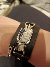 Brazalete de alas de la libertad Anime Attack On brazalete de Titán No Kyojin pulseras de cuero con hebilla para Mujeres Hombres regalo de la baratija