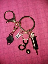 Llavero con letras de A-Z, herramienta médica para médico, estetoscopio, jeringa, mascarilla facial, llavero de regalo médico para enfermera, llavero de recuerdo