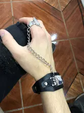 Brazalete de alas de la libertad Anime Attack On brazalete de Titán No Kyojin pulseras de cuero con hebilla para Mujeres Hombres regalo de la baratija