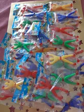Juego de 30 Uds. De juguetes elásticos para niños, que incluyen 30 martillos adhesivos para manos, Color aleatorio
