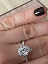 Huitan gran oferta diseño de gota de agua las mujeres anillo de Micro pavimentado de circón de cristal elegante vestido de novia joyería de compromiso anillo para amante