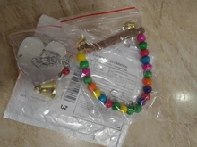 Columpio de madera Natural para loros, jaula colgante para mascotas con cuentas de colores, suministros para pájaros, campanas, juguetes, 1 unidad