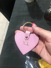 LLavero de piel auténtica saffiano con letras iniciales personalizadas, llavero de forma de corazón para mujer, llavero de corazón para mujer