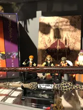 Soporte de exhibición de dos niveles, 10 Uds., para DIBUJOS ANIMADOS y espectáculos de cómics, espada, varita mágica