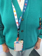 Cordón de flores hermosas para tarjetas de crédito, tarjetero titular de la identificación, bolso de viaje, banco, autobús, insignia, novedad