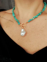 Simulación de perlas estilo barroco collar Simple con colgante diseño de piedra verde salvaje elegante encanto collar de la letra inicial para la joyería de las mujeres