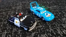 Disney Pixar-Coche de juguete de Metal fundido a presión para niños, juguete de coche de juguete de Cars 3 38 estilo Lightning Mc Queen Blue Jackson Storm1:55