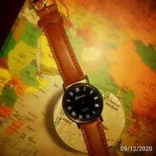 Pulsera de cuarzo para hombre, reloj analógico de negocios con correa de cuero sintético, diseño con números romanos y efecto Blu-ray