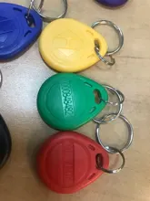 10 Uds leer sólo EM4100 125khz Tarjeta de Identificación etiqueta RFID llavero etiqueta llavero Porta Chave tarjeta llave Fob Token Ring se encuentra muy Chip