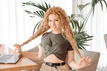 Ídolo de moda Afro Pelo Rizado paquetes de extensiones de cabello sintético 24-28 pulgadas 6 unids/lote Rubio degradado teje el pelo para las mujeres negras