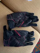 Totalmente de piel perforada de fibra de carbono de la motocicleta guantes de motocicleta de carretera en guantes transpirable hombres Motocross guantes