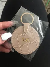 Llavero redondo de cuero Saffiano con diseño de cocodrilo y letras, llavero redondo personalizado