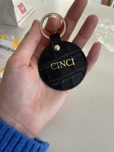 Llavero redondo de cuero Saffiano con diseño de cocodrilo y letras, llavero redondo personalizado