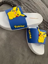 Pikachu-Zapatillas de verano de interior para niños, antideslizantes, color negro
