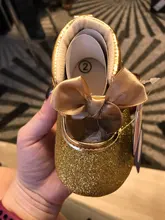 Zapatillas de primeros pasos para bebé, zapatos con lazo de princesa de PU, corazón amoroso, lazo con cordones, suela de cuna brillante, 2019