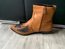 Retro botas 2021 nueva plaza tacón medio de cuero de la PU de Chelsea Brown en relieve Martin puntiagudo botas de moda de KA041