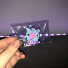 Nueva Kpop coreano Bangtan niños de dibujos animados Koala tela broches para las mujeres de arte vestidos de ropa con gorro decorar Pin 3,3 CM