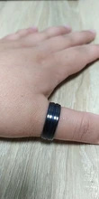 Anillo de titanio para hombre, Surface negro, azul, ranura interior, cara azul, anillo de acero inoxidable, luz de temperamento de lujo
