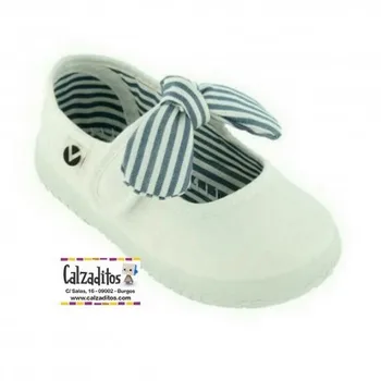 Cotton duck for white girl with handkerchief and velcro, Victory
Cotton duck for white girl with handkerchief and velcro, Victory