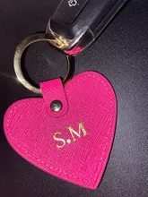 LLavero de piel auténtica saffiano con letras iniciales personalizadas, llavero de forma de corazón para mujer, llavero de corazón para mujer