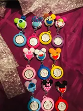 10 unids/lote encantador de la historieta muñecas enfermera retráctil de silicona relojes de bolsillo para Médico del hospital de las mujeres para hombre insignia carrete regalo