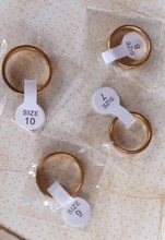 Spark-anillo de compromiso de titanio para mujer y hombre, sortija de boda con grabado de onda dorada, regalo de joyería