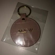 LLavero de piel auténtica saffiano con letras iniciales personalizadas, llavero de forma de corazón para mujer, llavero de corazón para mujer