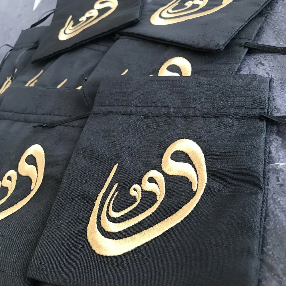 20 Pcs Luxury Black Velvet Islamic Gift Bags Jewelry Packaging Sack Drawstring Wedding Candy Muslim Favors Special Days
20 Pcs Luxury Black Velvet Islamic Gift Bags Jewelry Packaging Sack Drawstring Wedding Candy Muslim Favors Special Days