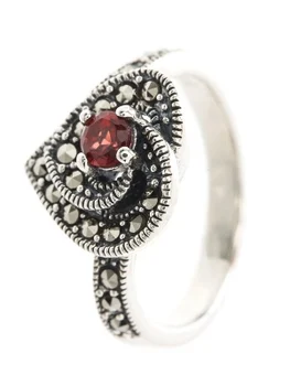 Yuk marcasite ring with garnet and marcasite from silver
Yuk marcasite ring with garnet and marcasite from silver