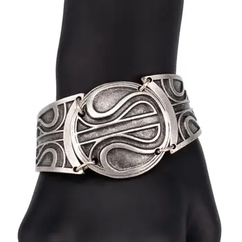 Jewelry bracelet otokodesign 54359 (silver, carabiner, jewelery alloy)
Jewelry bracelet otokodesign 54359 (silver, carabiner, jewelery alloy)