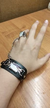 Brazalete de alas de la libertad Anime Attack On brazalete de Titán No Kyojin pulseras de cuero con hebilla para Mujeres Hombres regalo de la baratija