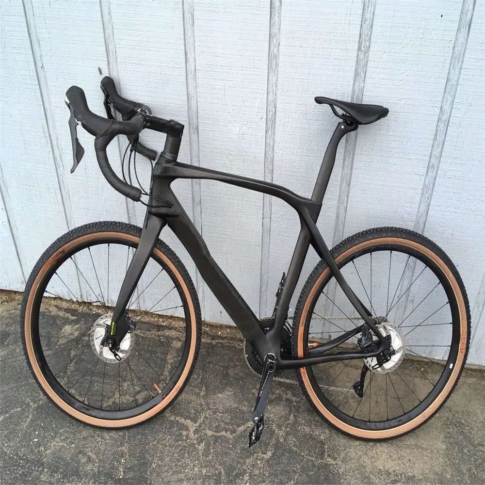 BOB DISC GREVIL Road Disk Carbon Complete bike Black with Disc R7020 groupset 6 bolts Disc hub wheelset
BOB DISC GREVIL Road Disk Carbon Complete bike Black with Disc R7020 groupset 6 bolts Disc hub wheelset