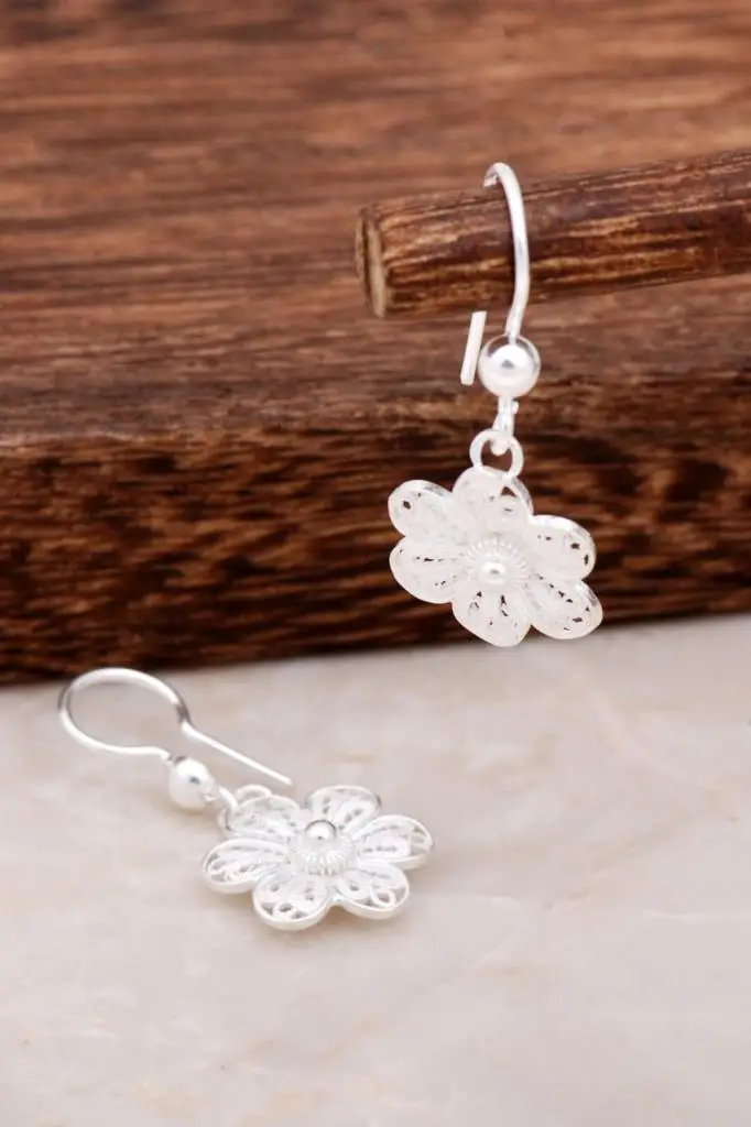 Floral Design Filigree Silver Earrings 4645 High Quality Hand Made Original Filigree Silver Jewellery Gift for Women
Floral Design Filigree Silver Earrings 4645 High Quality Hand Made Original Filigree Silver Jewellery Gift for Women