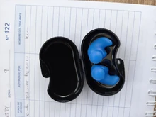 1 par de accesorios de buceo para deportes acuáticos con caja de colección tapones para los oídos impermeables suaves tapones deportivos de silicona para los oídos a prueba de polvo