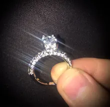 Encanto repleto de circonita anillo de compromiso de cristal de las señoras de moda anillo de nuevo 2020