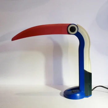 Lámpara de mesa flexo vintage Toucan original años 80
Lámpara de mesa flexo vintage Toucan original años 80