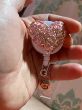 Carrete de lentejuelas de amor corazón brillante, soporte retráctil para insignia de médico, enfermera, porta tarjetas de identificación, llavero con tirador, suministros de oficina, 1 ud.