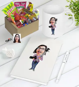 Personalized Women 'S Professional Photographer Caricature Of Nostalgic Lezzetler Notebook Pen Mug Gift set 
Personalized Women 'S Professional Photographer Caricature Of Nostalgic Lezzetler Notebook Pen Mug Gift set