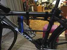 Linterna con correa LED para bicicleta, soporte para antorcha, abrazadera, gancho y banda de bucle, accesorios para bicicleta de montaña