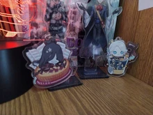 LLavero de acrílico con forma de V para hombre y mujer, llavero con colgante de juego, llavero para niños, joyería