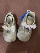 Zapatillas de primeros pasos para bebé, zapatos con lazo de princesa de PU, corazón amoroso, lazo con cordones, suela de cuna brillante, 2019