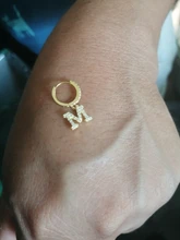 ROXI 1PC 26 letras en inglés de oreja Piercing pendiente de Plata de Ley 925 inicial oído hebilla pendientes de aro para la joyería de las mujeres